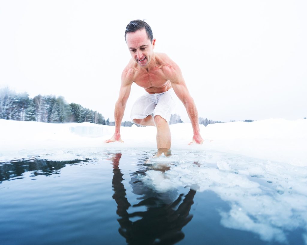 Prendre un bain gelé pour booster son potentiel, et faire le buzz sur les réseaux sociaux