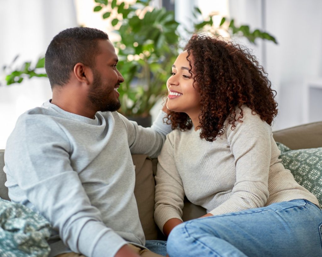 Découvrez le premier des 5 langages de l'amour selon Gary Chapman : les paroles valorisantes.