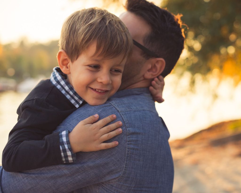 Les câlins peuvent avoir de nombreux bienfaits sur la santé d'un enfant, et sur l'adulte qu'il va devenir.