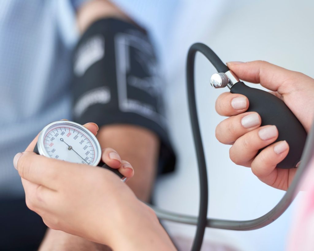 Réduire la pression sanguine grâce à des exercices de respiration