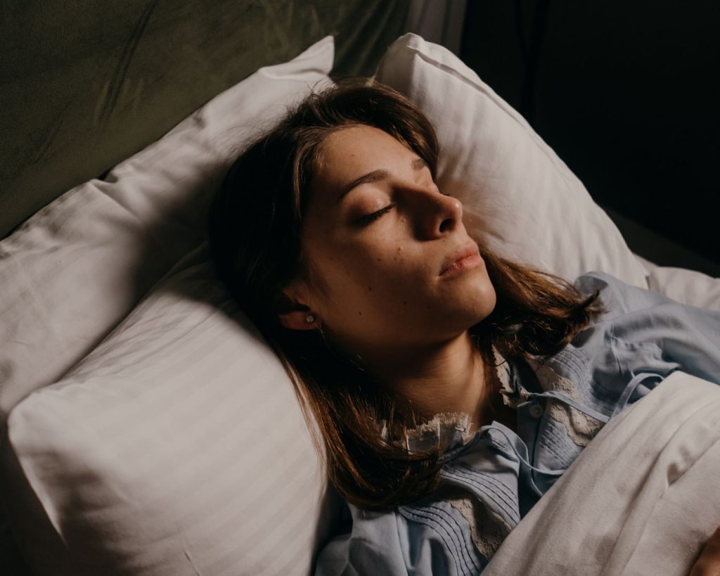 Mieux dormir grâce à des exercices de respiration, de méditation et de cohérence cardiaque
